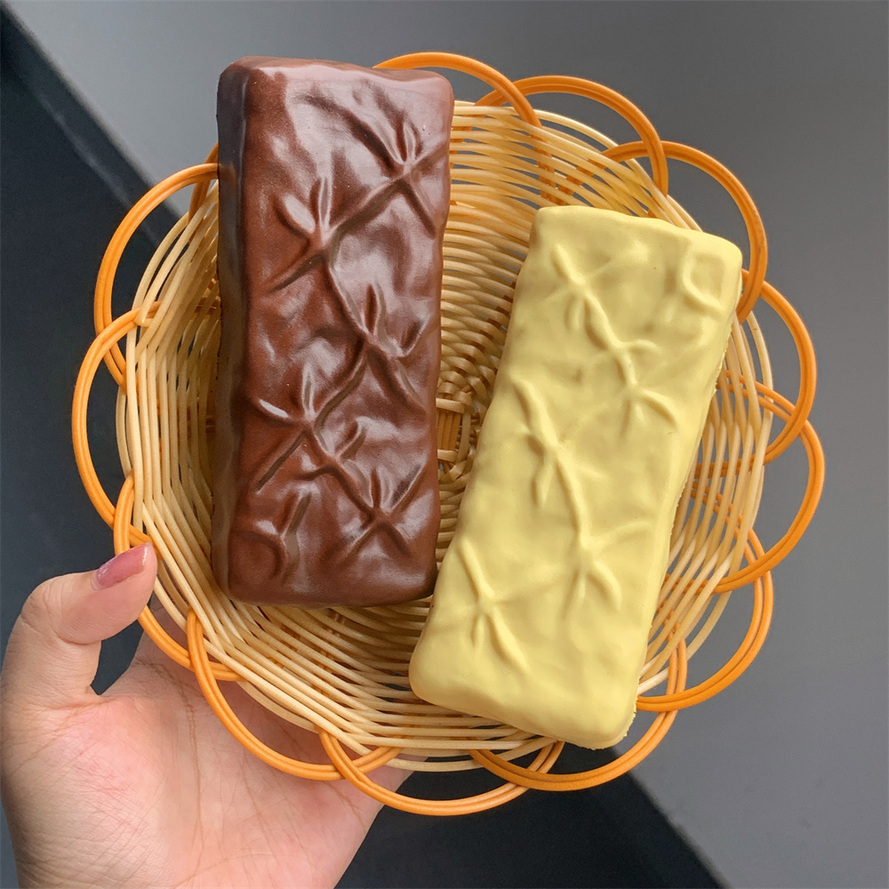 Großes Snickers-Modell, Simula – Spicy Food Snacks Bewertung und Preis